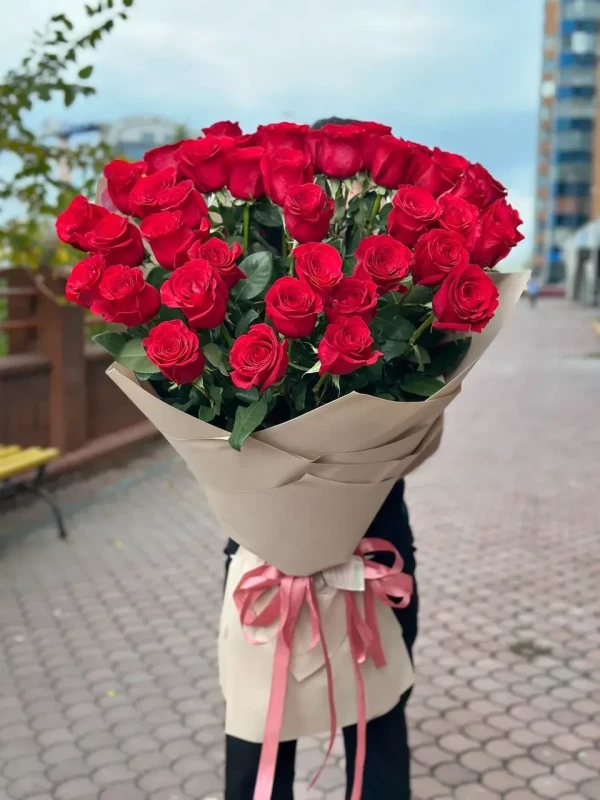 Букет из 51 метровой красной розы